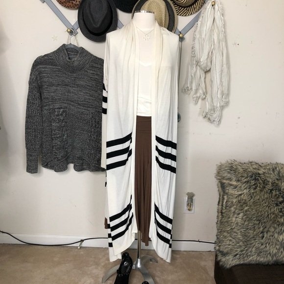 Forever 21 Open Front Shawl Cardigan - Picture 7 of 8